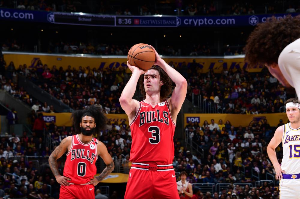 欧冠战报：孔德双响，克瑙夫破门，巴塞罗那2-1法兰克福